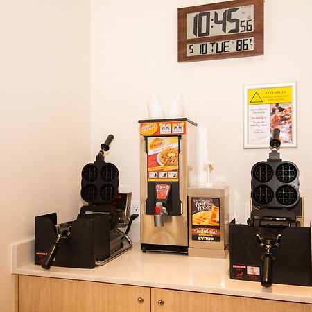 Hotel Brossard Bagian luar foto