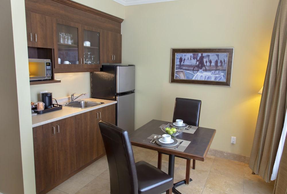 Hotel Brossard Bagian luar foto