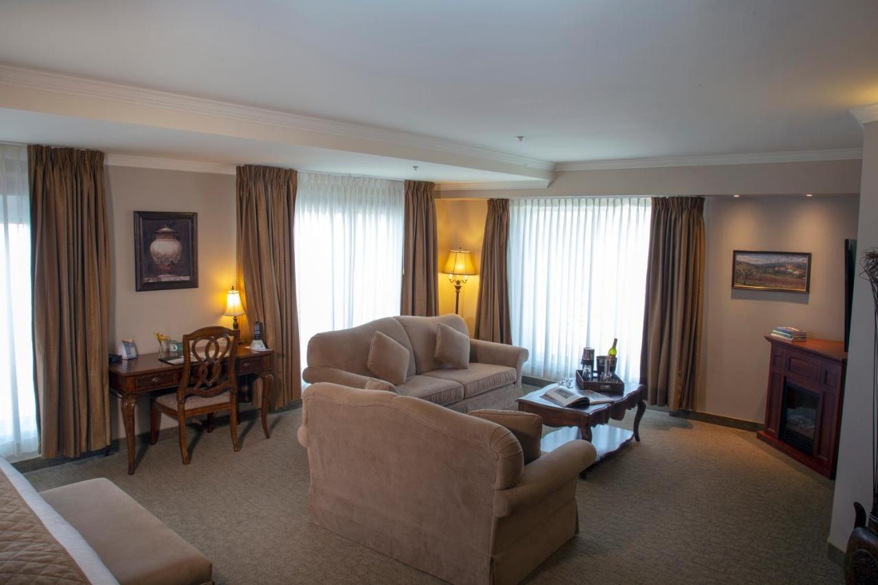 Hotel Brossard Bagian luar foto