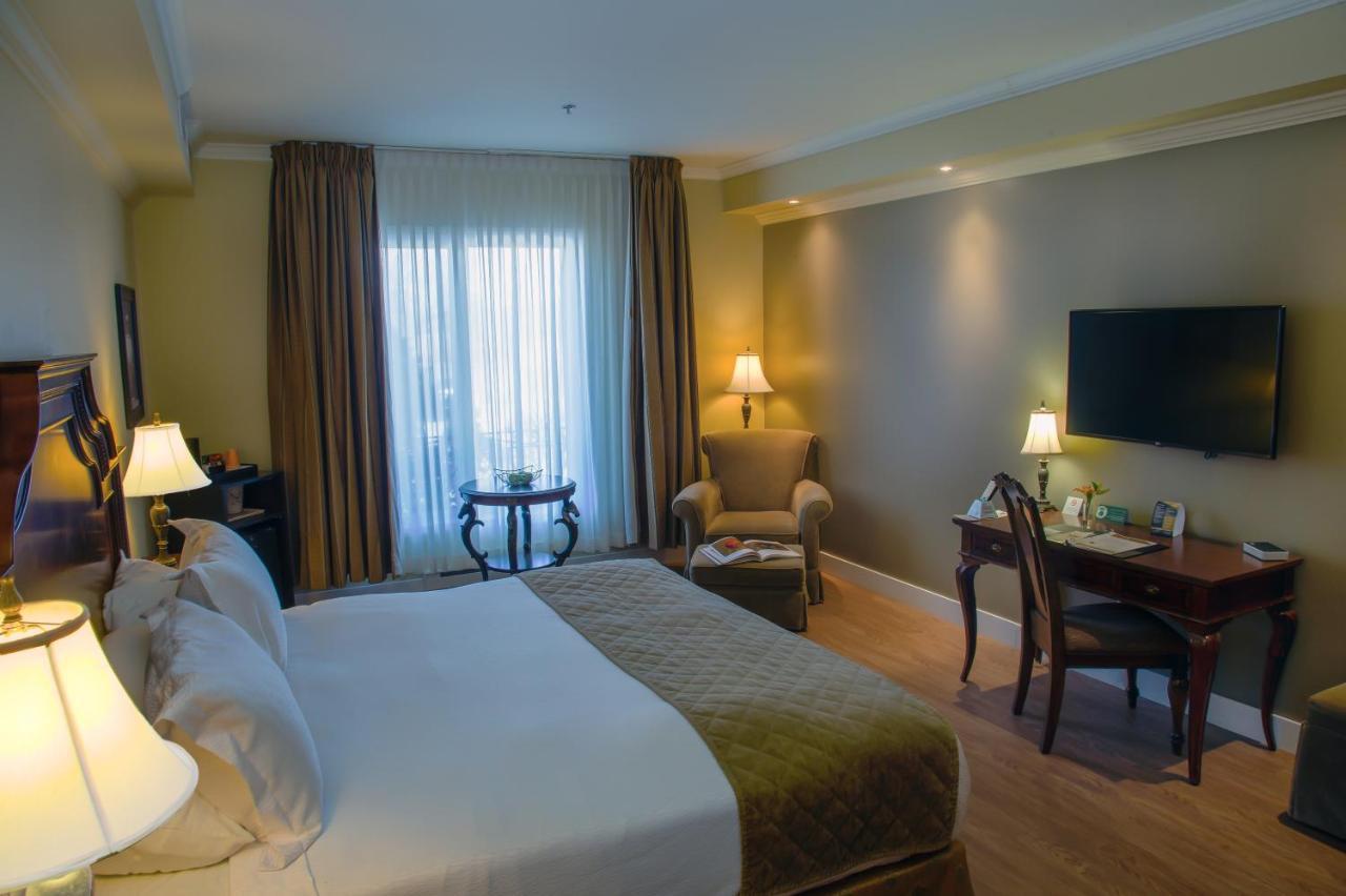 Hotel Brossard Bagian luar foto