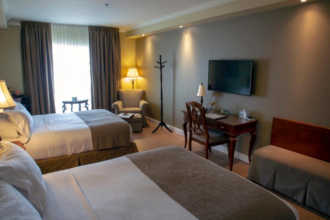 Hotel Brossard Bagian luar foto