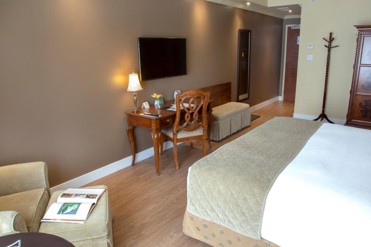Hotel Brossard Bagian luar foto