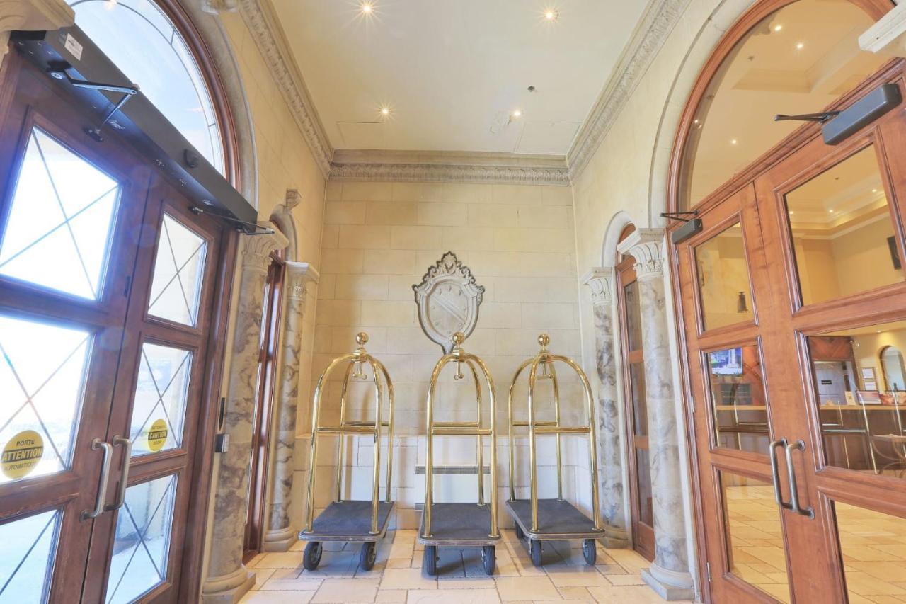 Hotel Brossard Bagian luar foto