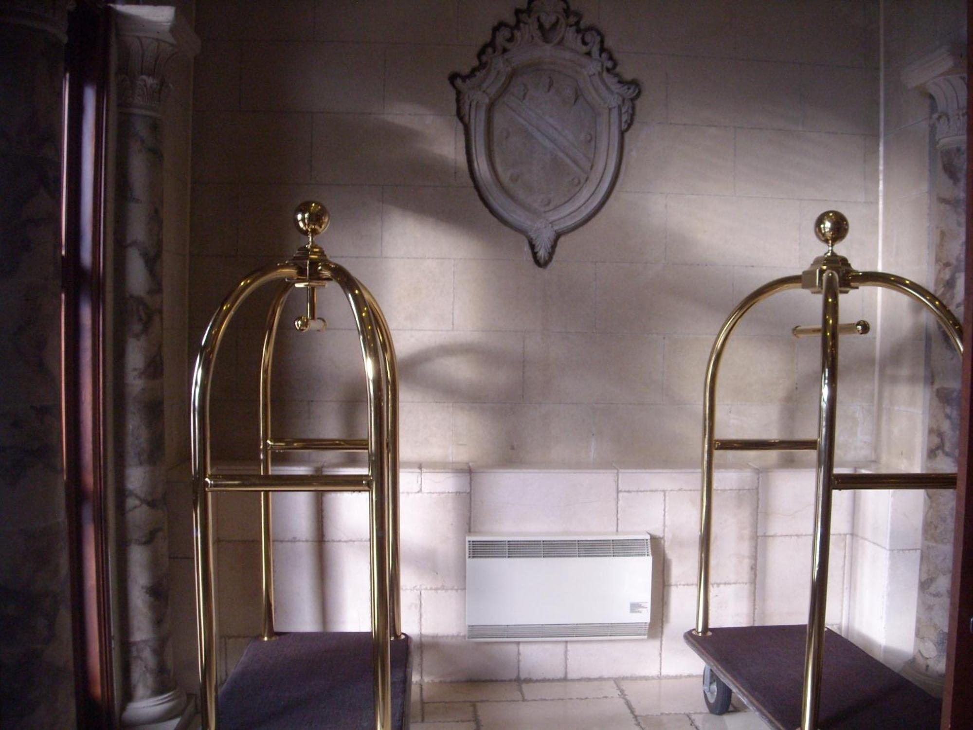 Hotel Brossard Bagian luar foto