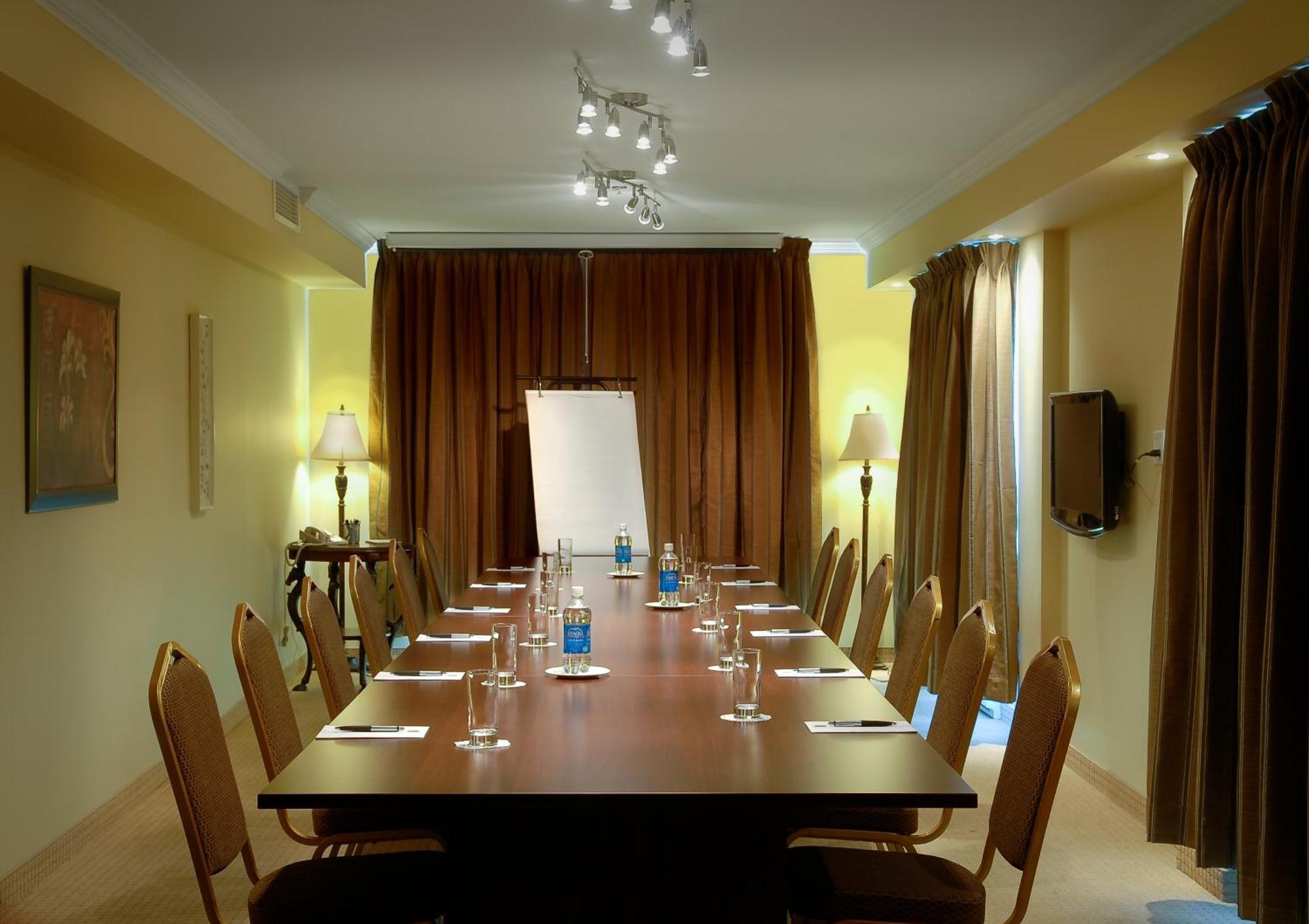 Hotel Brossard Bagian luar foto