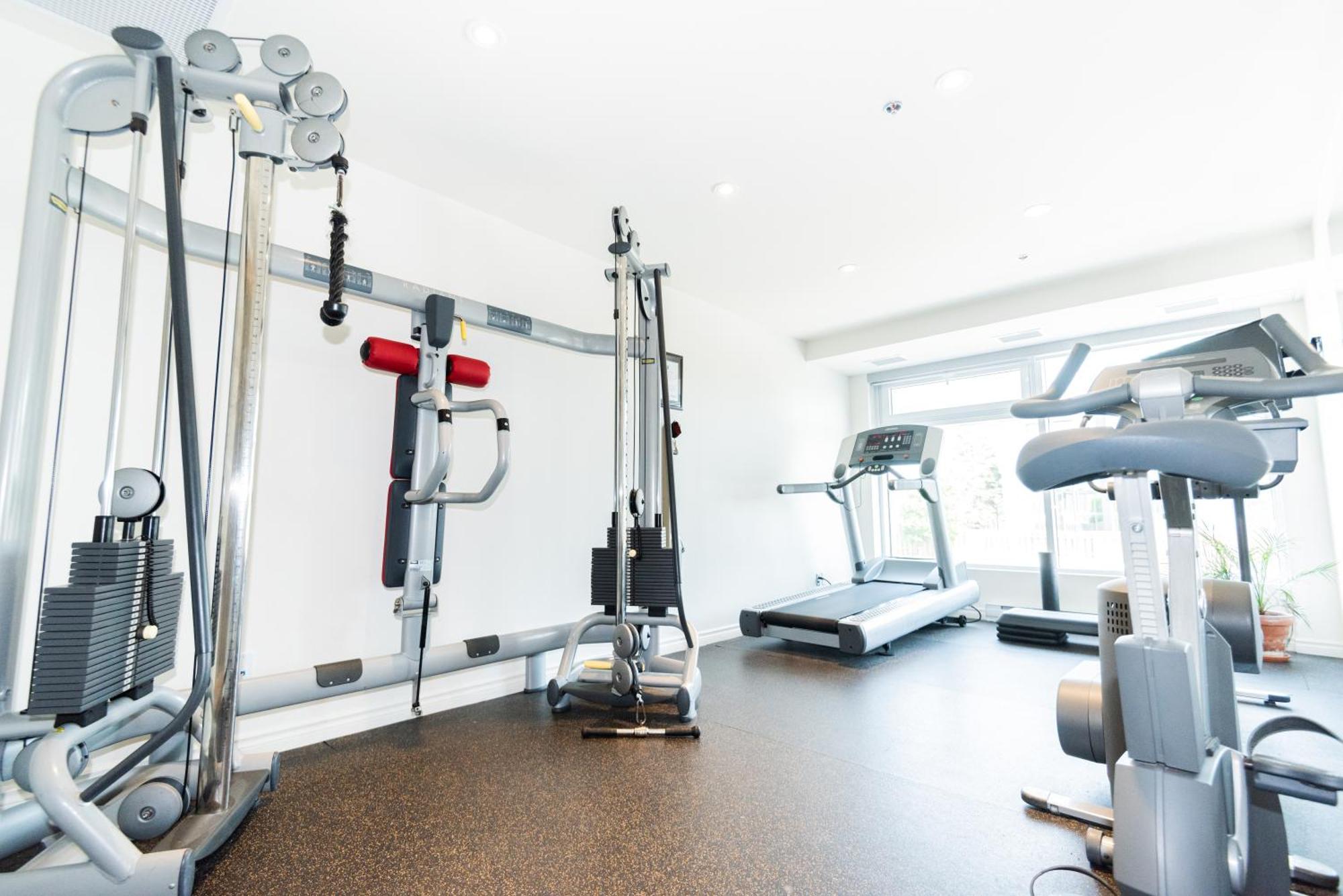 Hotel Brossard Bagian luar foto