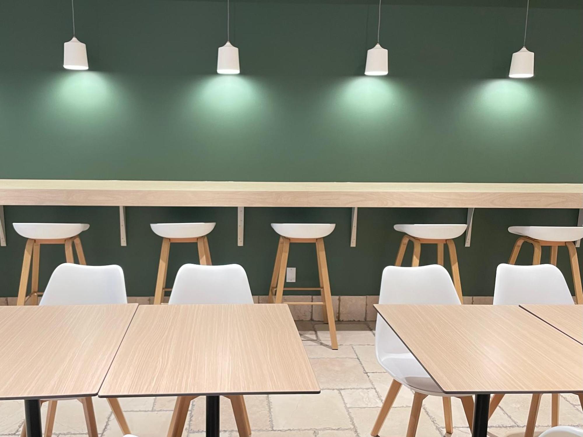 Hotel Brossard Bagian luar foto