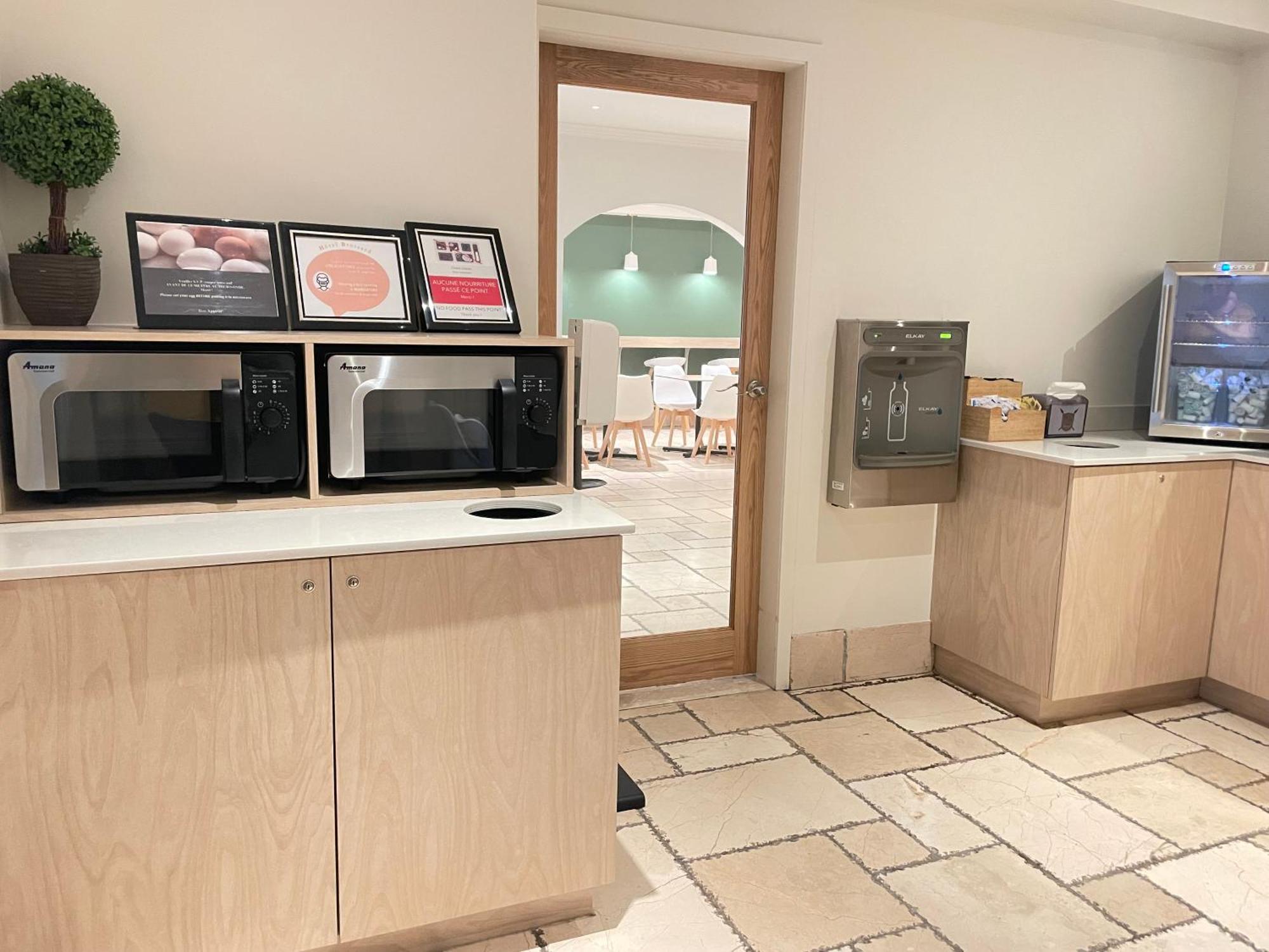 Hotel Brossard Bagian luar foto