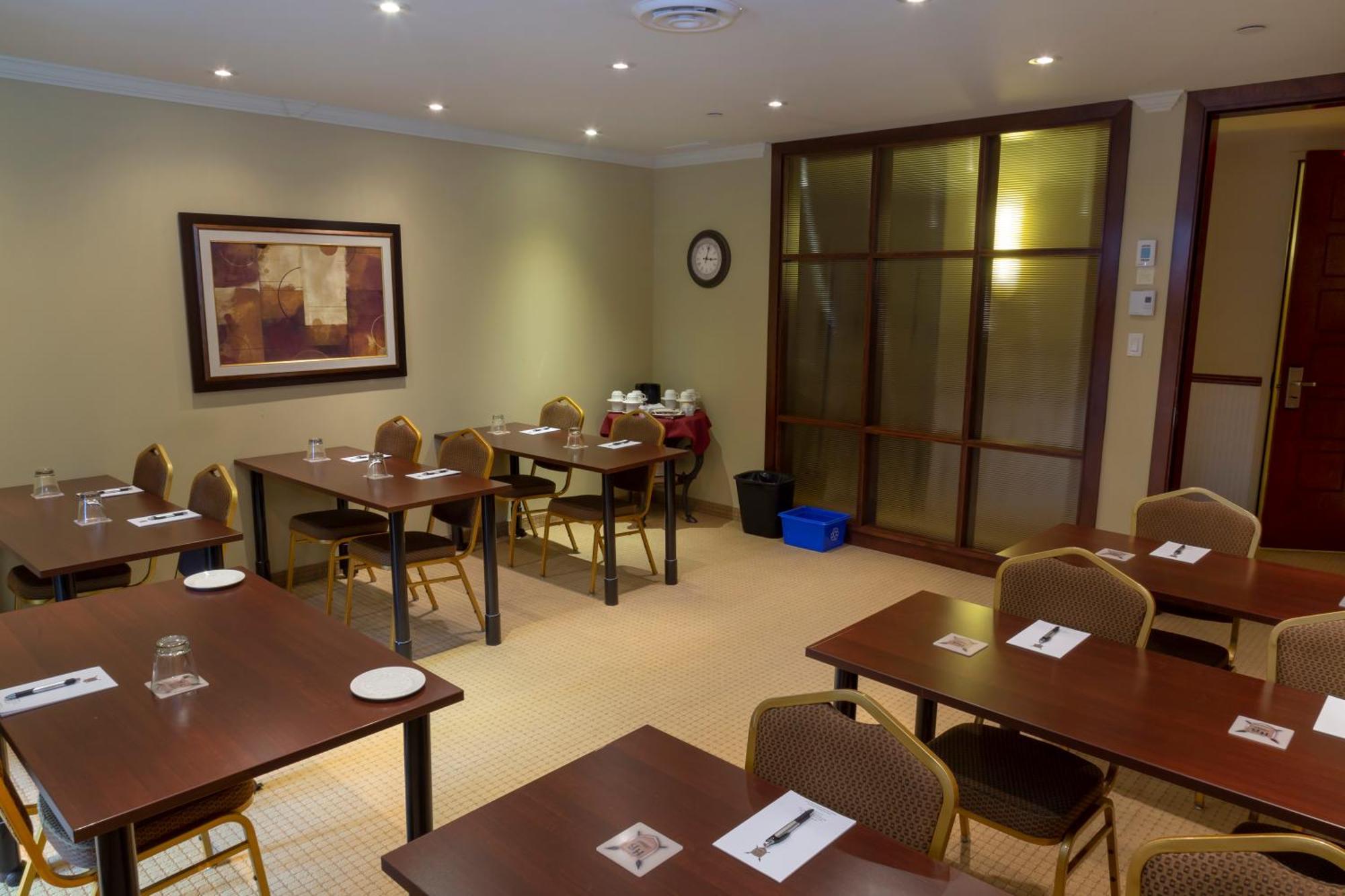Hotel Brossard Bagian luar foto