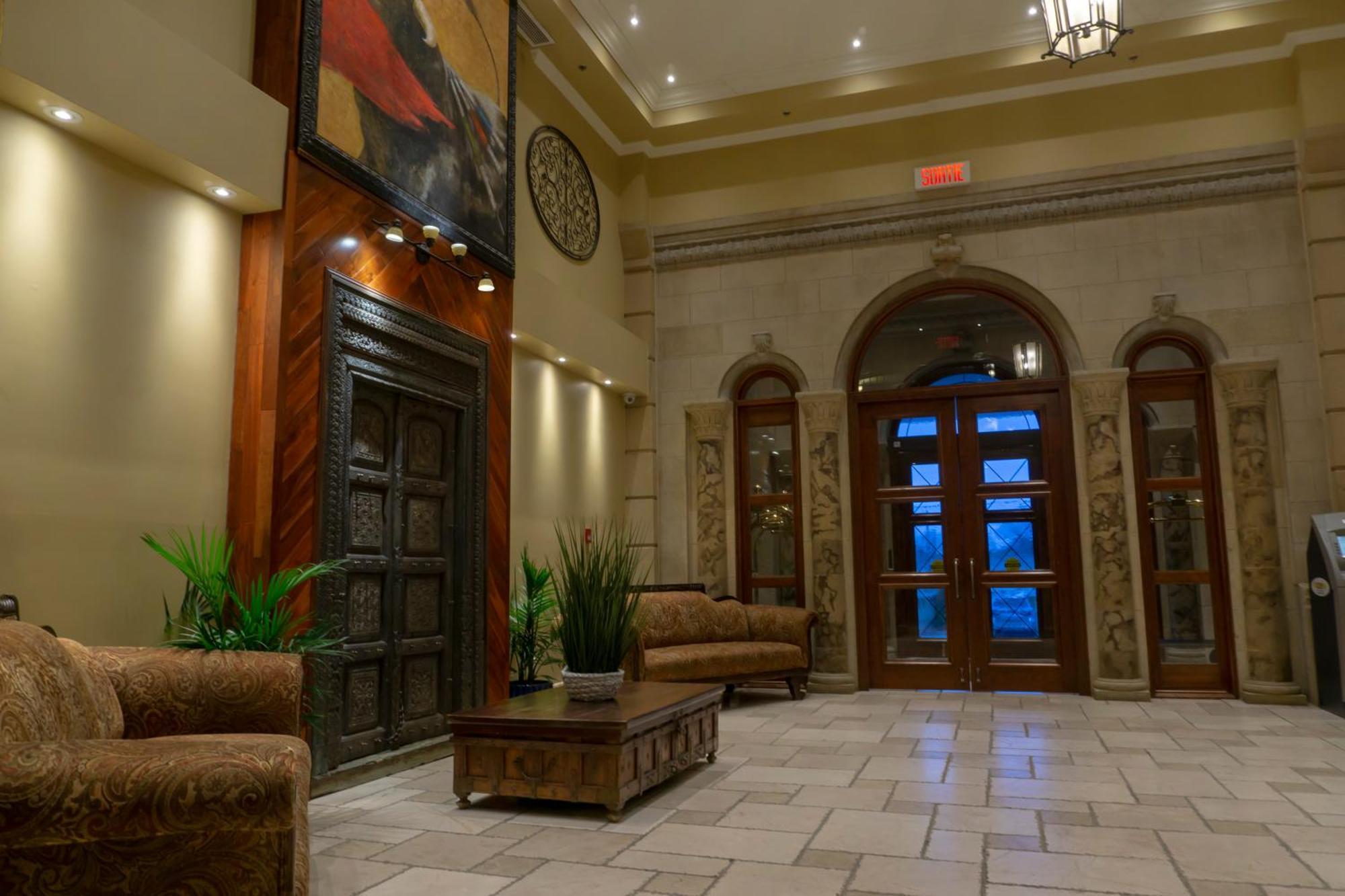 Hotel Brossard Bagian luar foto