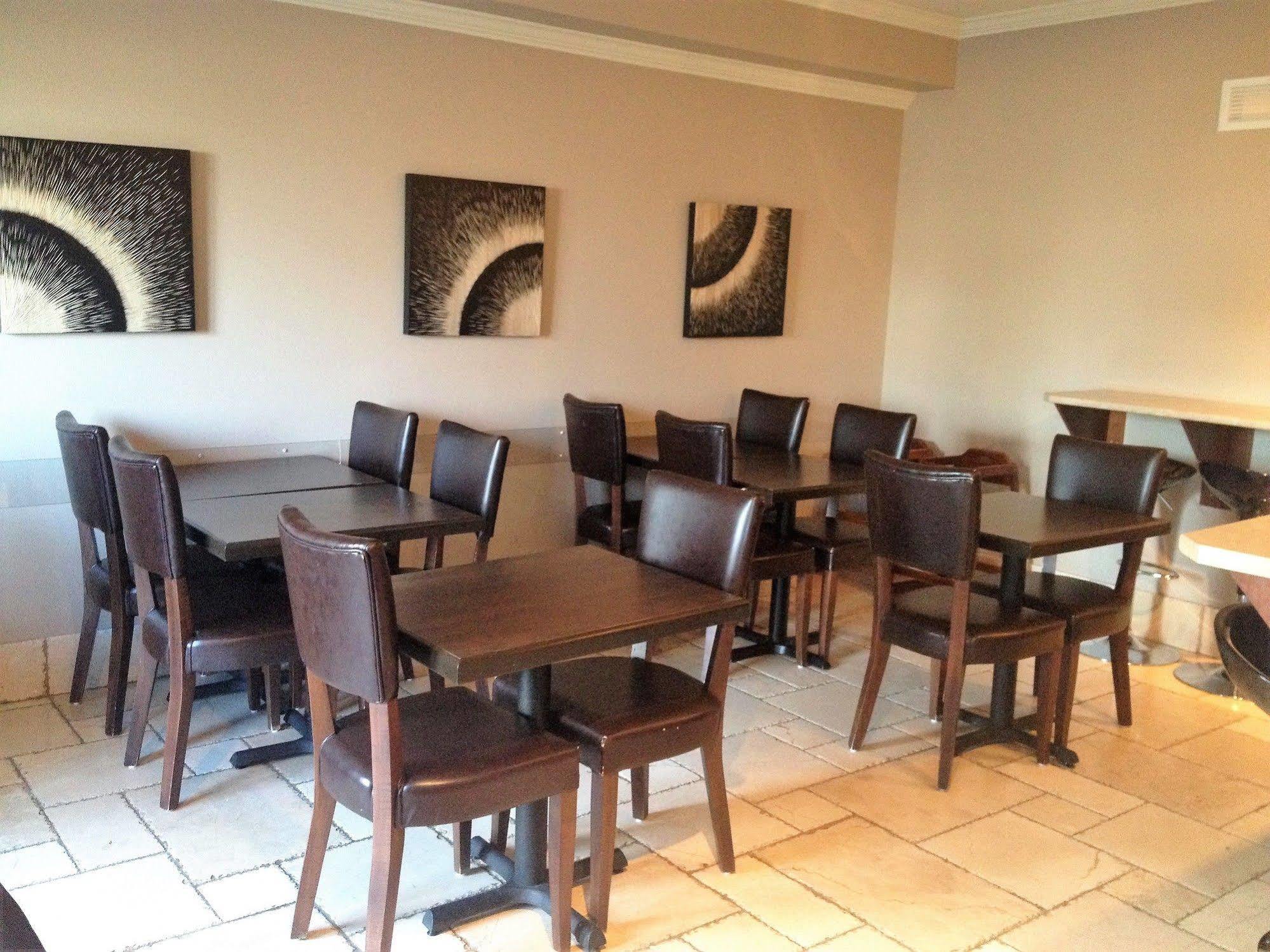 Hotel Brossard Bagian luar foto